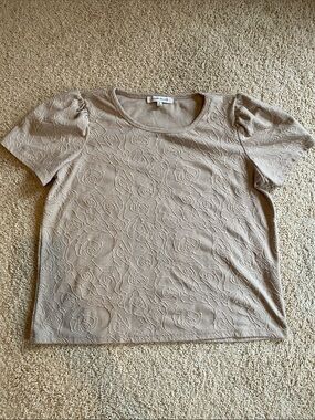 Rose & Olive Beige Embossed Rose Short-Sleeve Tee